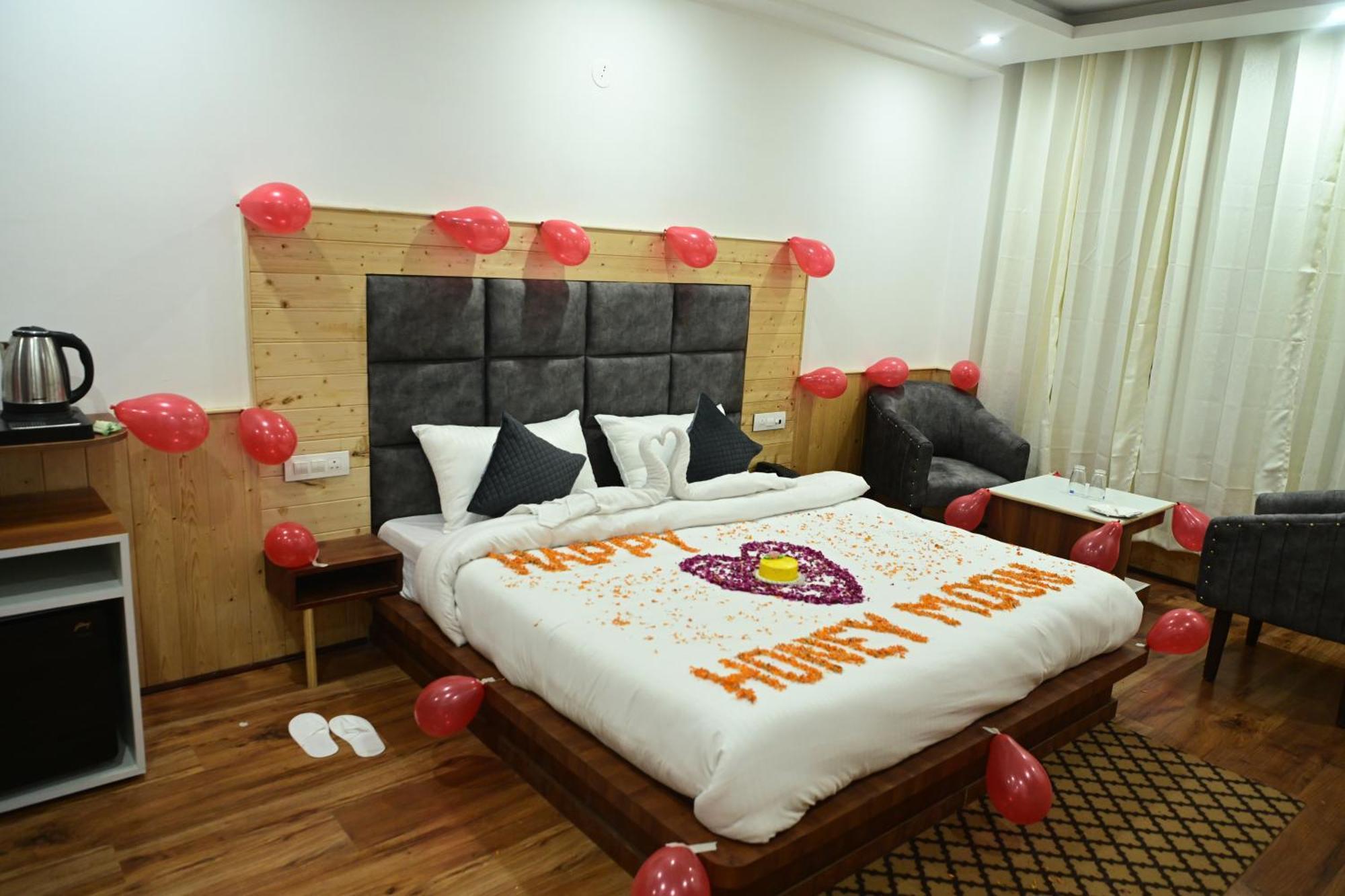 !!! Hotel Nirvana Hills !!! A Luxury Stay With Mountain View!!!Couple Friendly!!! Balcony Rooms!!!Open Terrace With 360 View!!! — Photos 2